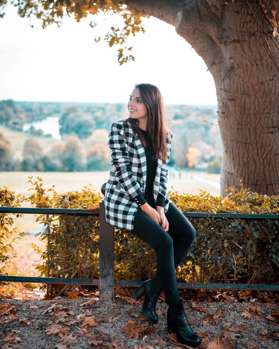 Sunday walk in #Richmond. 😍🌟 Hope you had a great weekend, Lovelies! ♥️ / 📸 <a href="/mrlondon/">Mr London</a> / #London #ThisIsLondon #MyLondonStreetStyle #Londra #Love