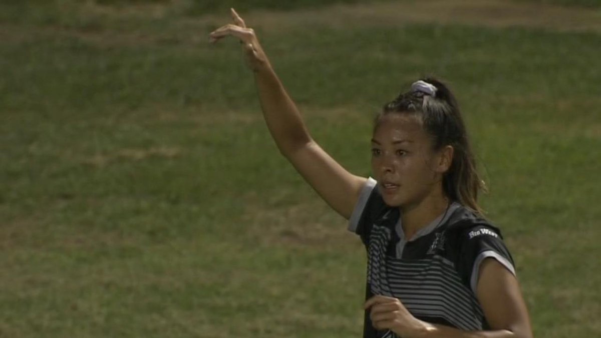 KHONnews's tweet photo. Strom-Okimoto scores two goals in Wahine win over UC Davis https://t.co/GnKyQZQDd8 https://t.co/OPDnkLF0jg