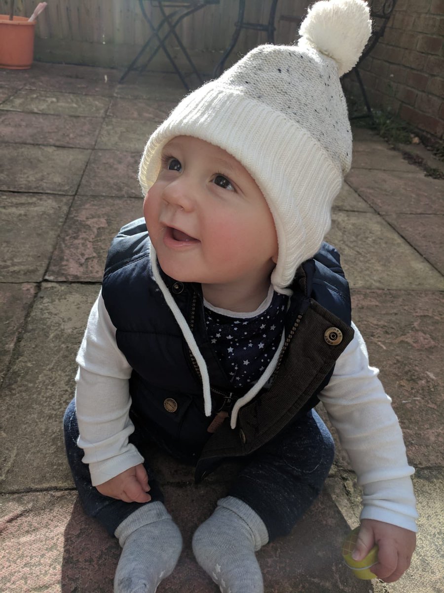 HayleyJaneGreen's tweet photo. Tbh I’m actually loving Autumn, mainly because Ronnie’s got a new winter hat and snood and I can’t cope ✋😄👌😍 #socute #7monthsold https://t.co/na6SmrS4dM