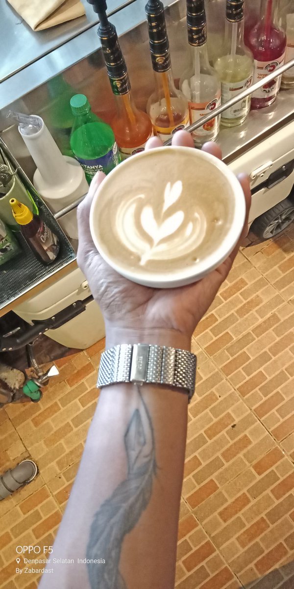 Love Love Love!!! #latteart
#keepmovingforward
#keeplearning 
#coffeeshop 
#coffeelife 
#smoothies 
#chocolate 
#balilife 
#healthydrinks
#beverage 
#barista
#cafe
#cappucino
#espresso
#latte
#mochacino
#flatwhite
#machiato
#coffeetime 
#coffeeshop 
#coffeequotes 
#quoteoftheday