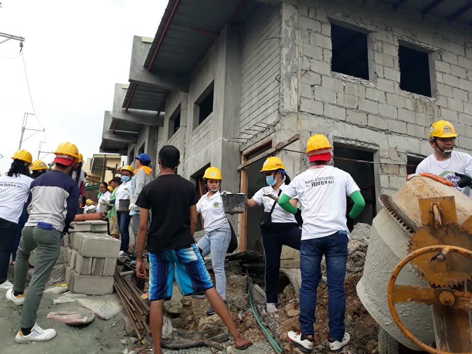 PhStockExchange's tweet photo. PSE is working towards #PSEGoals (Good Governance, Going Green, Great Generation) as its employees joined Habitat for Humanity's Juan Build in Payatas, Quezon City last Saturday. #SustainabilityatPSE https://t.co/NZXjgwlwaw