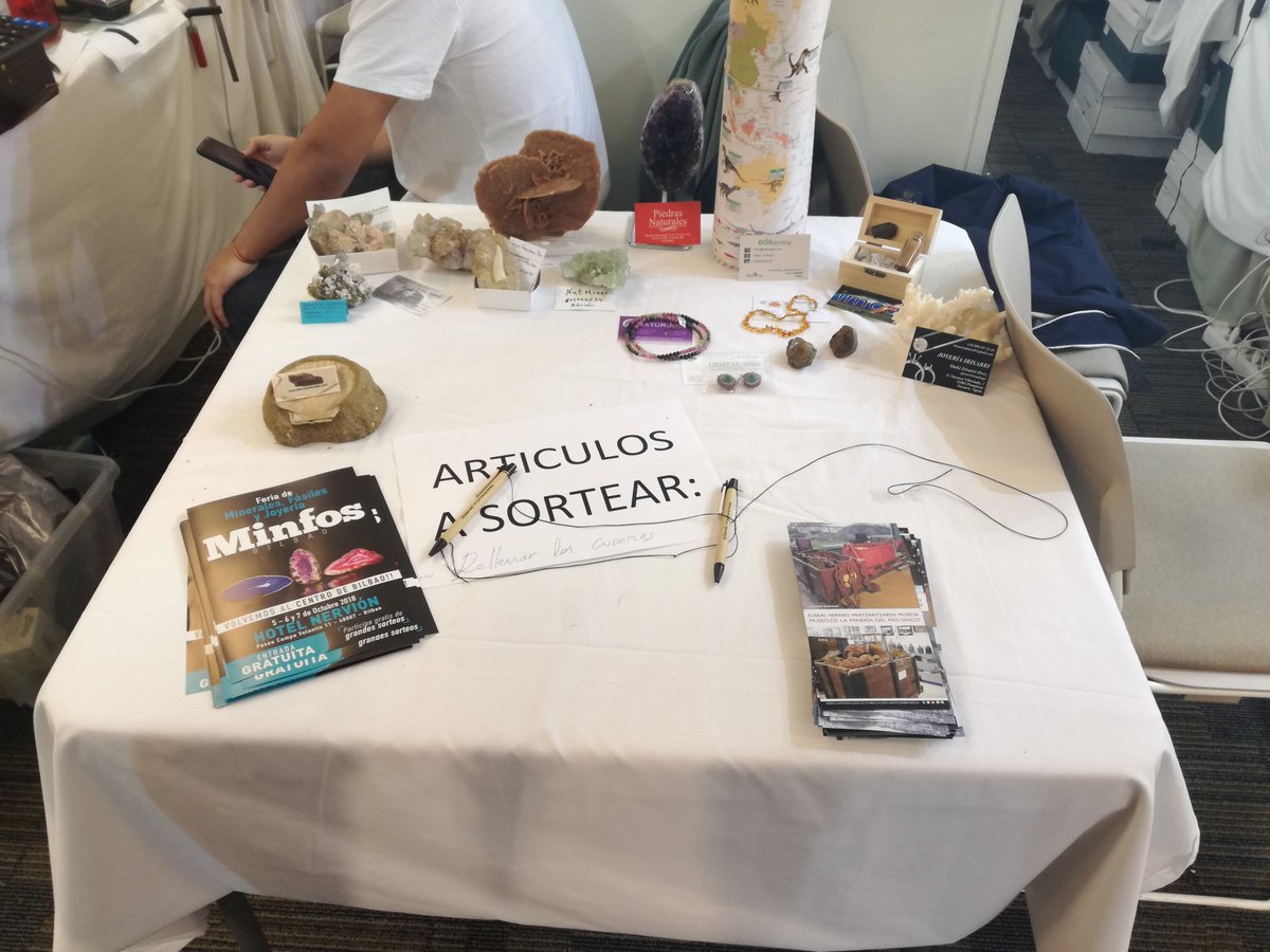Ekobideak's tweet photo. Este fin de semana hemos visitado la feria de minerales, fósiles y joyería #Minfos, la cual se realizó en el Hotel Nervión en Bilbao. Gran afluencia y una buena colección de minerales que nos hemos llevado. 😊😊😊 https://t.co/Jh9WHMjTBd