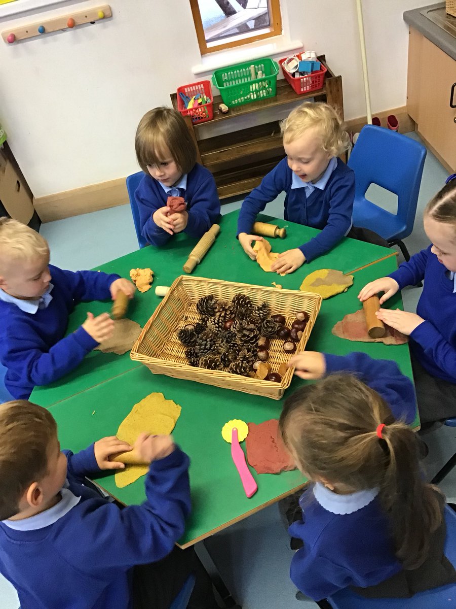 GrangeNurs's tweet photo. We love our new Autumn playdough! We’re exploring exciting smells like cinnamon, nutmeg, orange and clove 🍂🍁 #learningthrough https://t.co/mz59ymOlIB