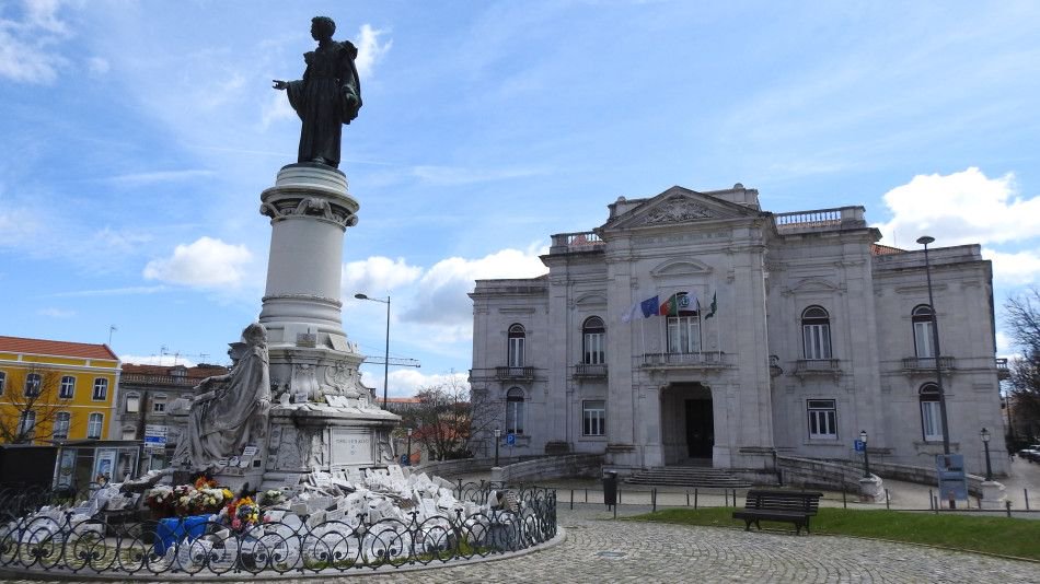 BeckyinPortugal's tweet photo. ooh this reminds me I must share my post about the other fascinating statue we found, that again not many tourists make it to!
#offthebeatentrack #explorecities #Lisbon #Portugal #visitportugal https://t.co/dRxvIlVIeL https://t.co/r8PaNT18sC