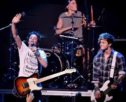 mellow947's tweet photo. RETWEET this to VOTE for Just My Type - @TheVampsband
#TheWeeklyCountdown947 #TheCasual947 #VoteJustMyType https://t.co/NrjnYPbJm1