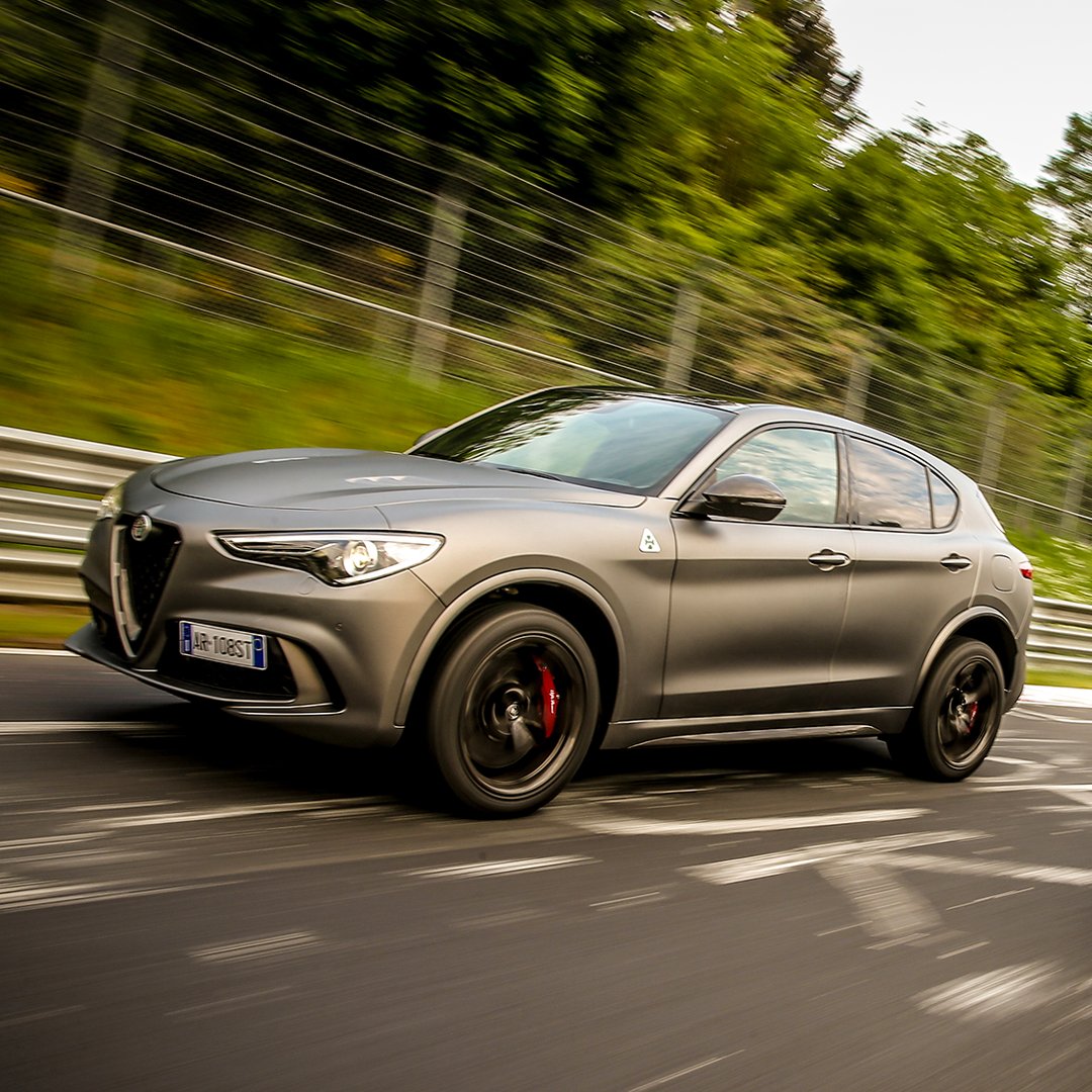 AlfaRomeo_es's tweet photo. Descubre Stelvio Quadrifoglio NRING: nacido para llevar los límites de la emoción un paso más allá. #AlfaRomeo #LaMeccanicaDelleEmozioni https://t.co/d8b0itnG7t