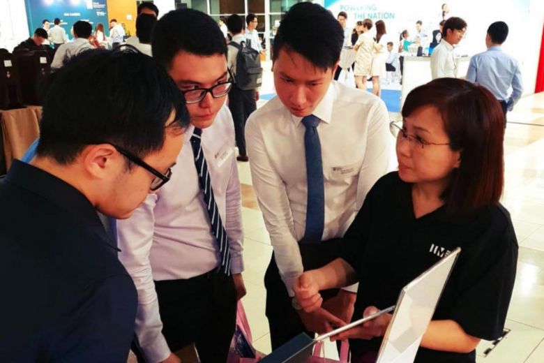 straits_times's tweet photo. NTU 'regrets' holding career fair aimed at top-performing students https://t.co/XzRrWIO9xA https://t.co/OByYGMHpnw