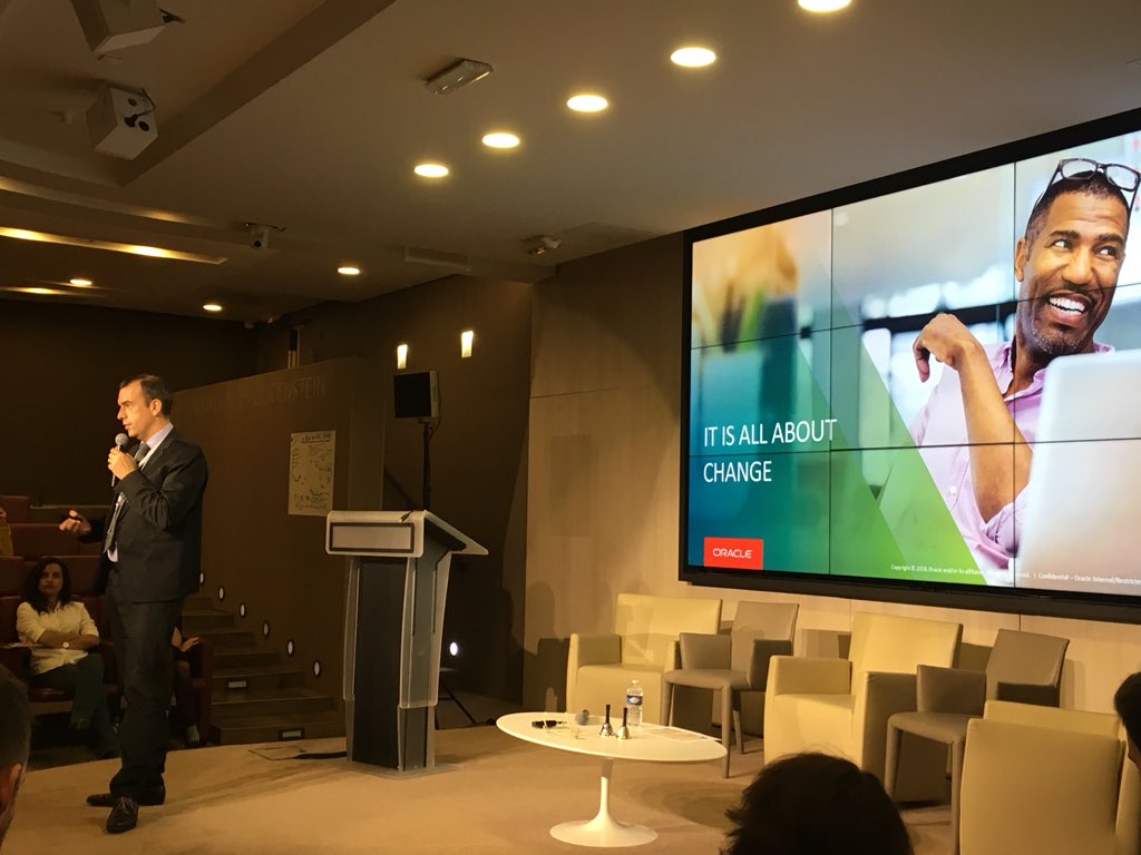 OliviaFaucheux's tweet image. It’s all about change with @Oracle_France @pastural #OracleMarketingCloud at #BNPParibas #RTIDAY18