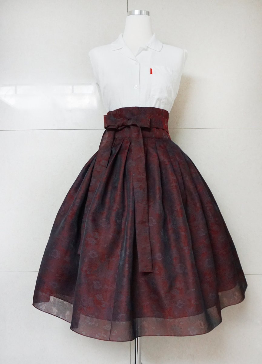 nareen_hanbok's tweet photo. 나린한복 짧은가을의 RT이벤트:) 본 멘션을 RT해주시면 추첨을 통해 한분께 허리치마를 제작해드립니다. 당첨자발표는 10월 31일. 늘 참여해주셔서 감사합니다. 많은 참여 부탁드려요💕
(사이즈 맞춤제작. 판매중인 허리치마 중 선택가능. 길이 85cm까지) https://t.co/u1WuYJJwGR