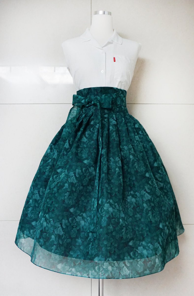 nareen_hanbok's tweet photo. 나린한복 짧은가을의 RT이벤트:) 본 멘션을 RT해주시면 추첨을 통해 한분께 허리치마를 제작해드립니다. 당첨자발표는 10월 31일. 늘 참여해주셔서 감사합니다. 많은 참여 부탁드려요💕
(사이즈 맞춤제작. 판매중인 허리치마 중 선택가능. 길이 85cm까지) https://t.co/u1WuYJJwGR