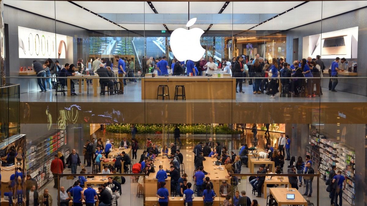 alphr's tweet image. It's #EUCodingWeek and, if you want to get into coding, @Apple Stores across Europe are dishing out digital classes for free alp.hr/2RwPYGx