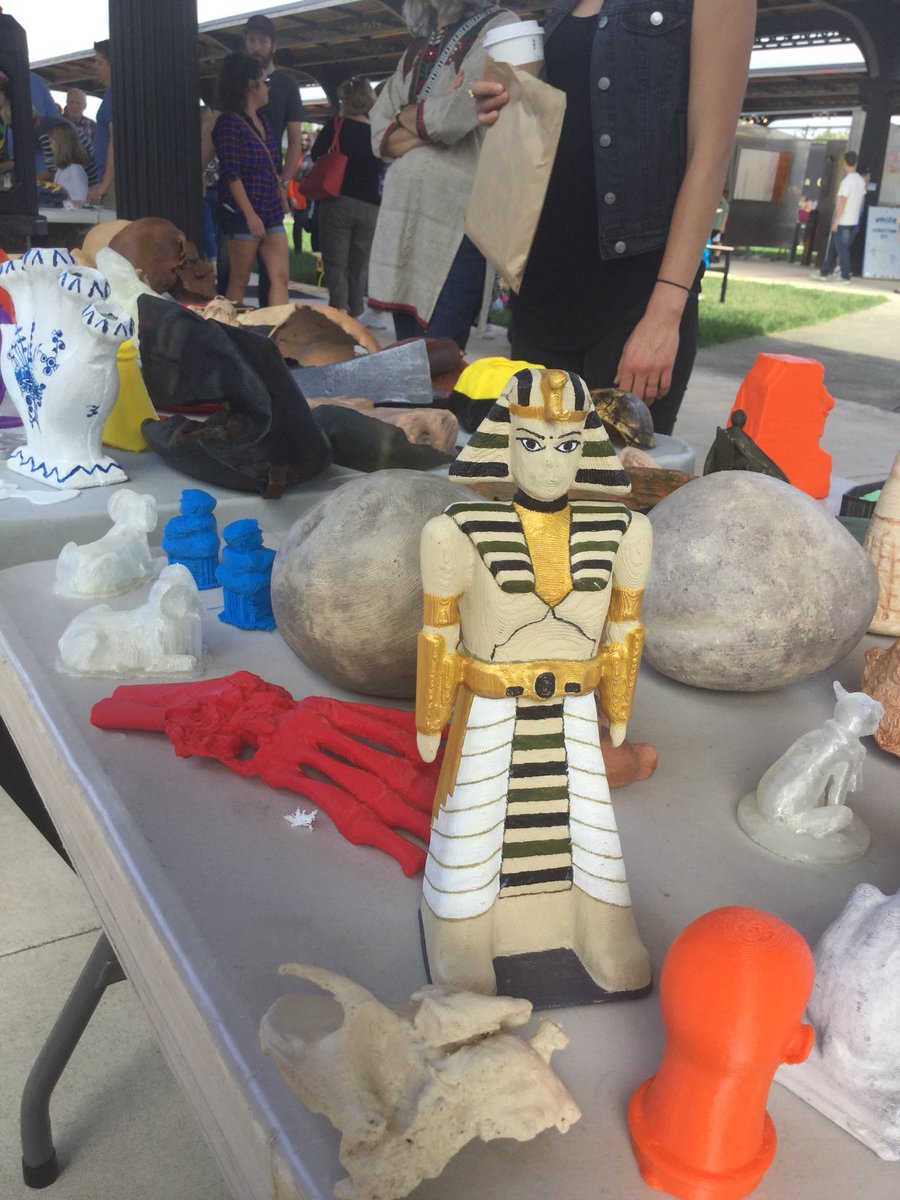 VCLatVCU's tweet photo. I rule all that I survey #virtualcurationlab #rvamakerfest #rvamakerfest2018 https://t.co/SyolbUTZ0o