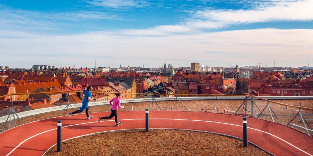 Rooftop running on top of a #BREEAM outstanding office building in downtown #Stockholm. Health with a view at @Hagastaden! #castellum #NorraStationsgatan #ExpoReal2018 #ExpoReal