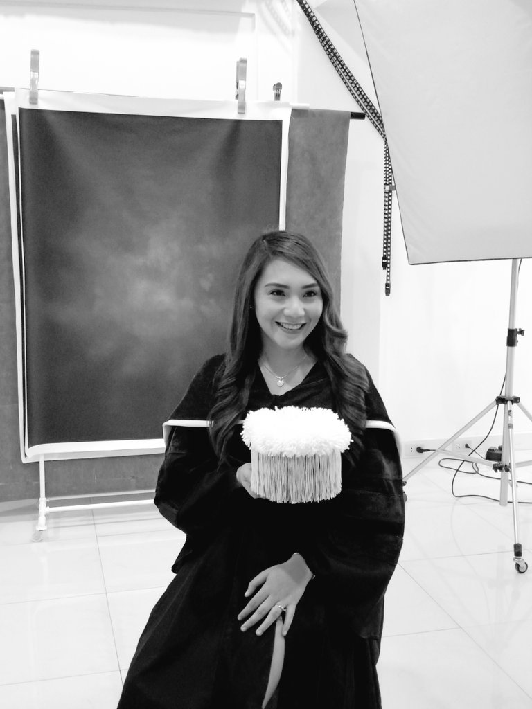 ieatjillybeans's tweet photo. Dahil readings before feelings, ready na ko magka feelings Lord! Thank you Lord. #GRADwaiting #MDgoals https://t.co/y0zauVDbGQ