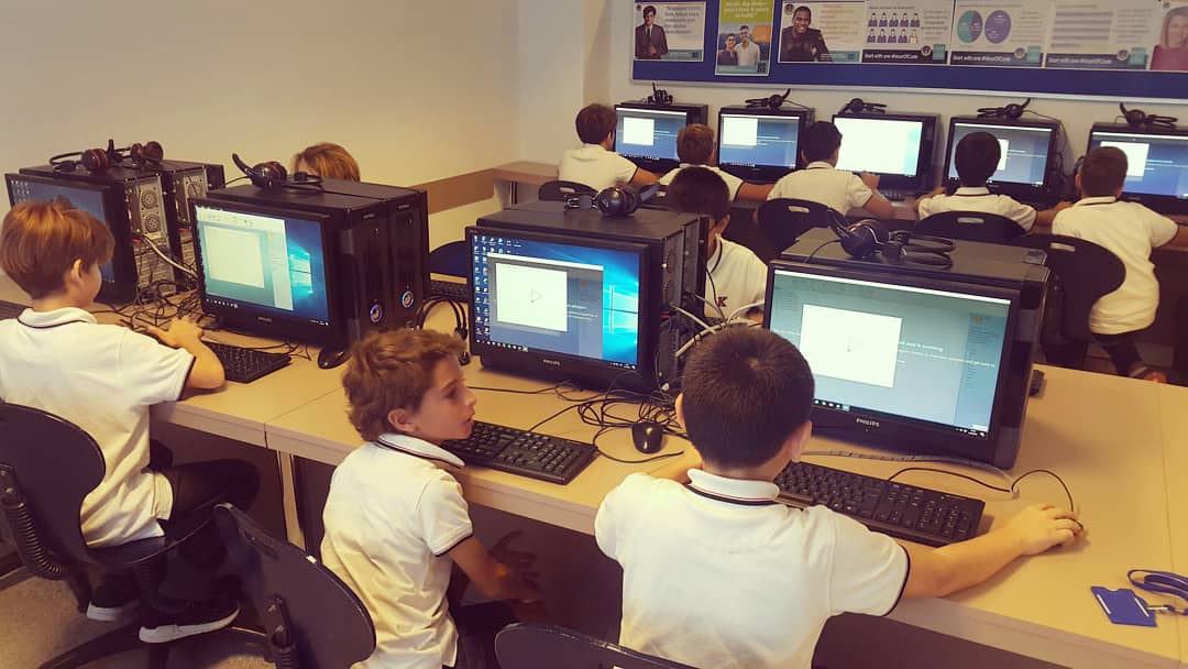 tedantalyakolej's tweet photo. 5. sınıf Seçmeli Bilişim Teknolojileri öğrencilerimiz AB Kod Haftası (Code Week) etkinliğinde Microsoft Small Basic'de kod yazdılar, grafik çizdiler.
@CodeWeekEU #codeweek #codeEU #coding #codeeu2018 #codeweekeu2018 #smallbasic #turtle #graphic #tedantalyabilisim https://t.co/6MUyKw766Z