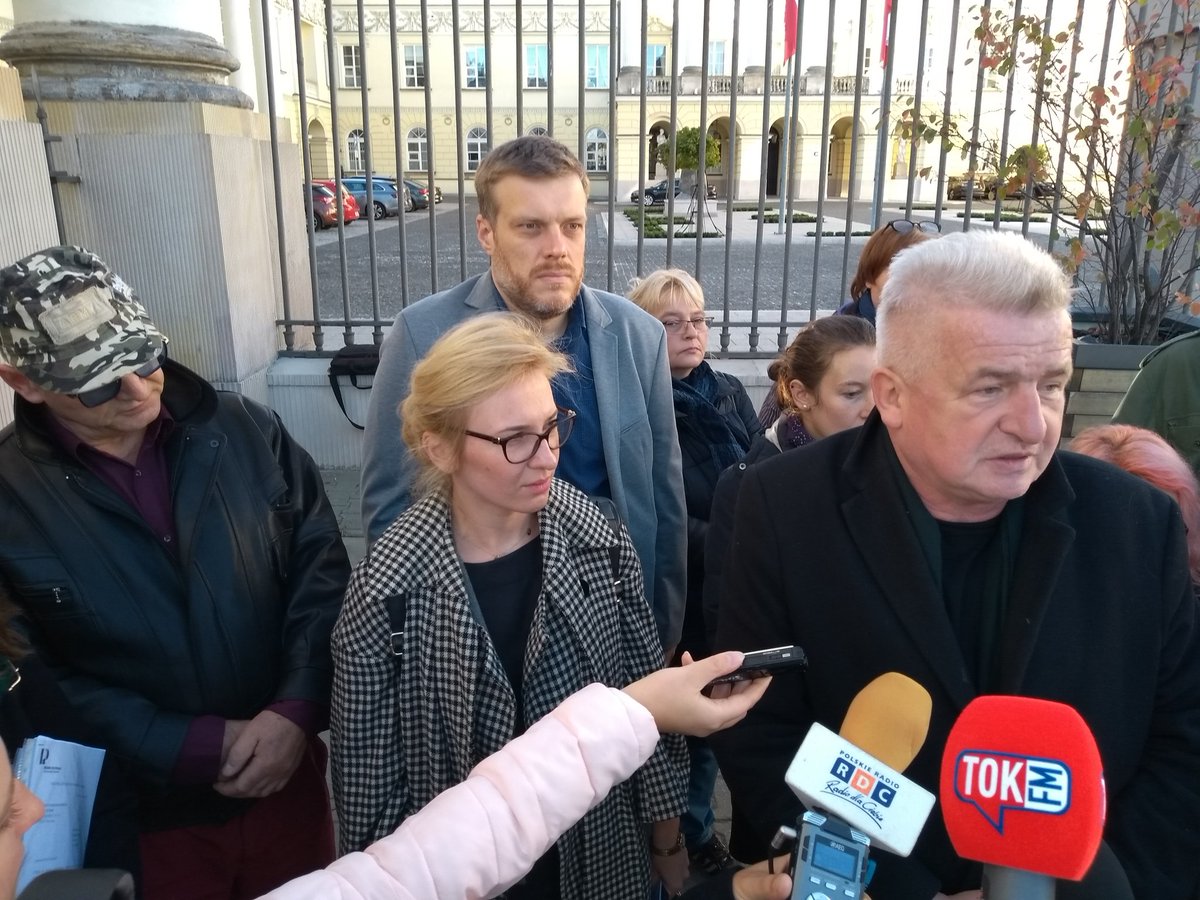 horwatk's tweet photo. Kancelaria @PrawoDoPrawa apeluje do Prezydent Warszawy @hannagw o umożliwienie osobom bezdomnym głosowanie w #WyborySamorządowe2018. Mają poparcie @ikonowicz2018, @MiastoJestNasze, @WygraW i @partiarazem.
@TOKFM_NEWS https://t.co/WJgIpeZofA