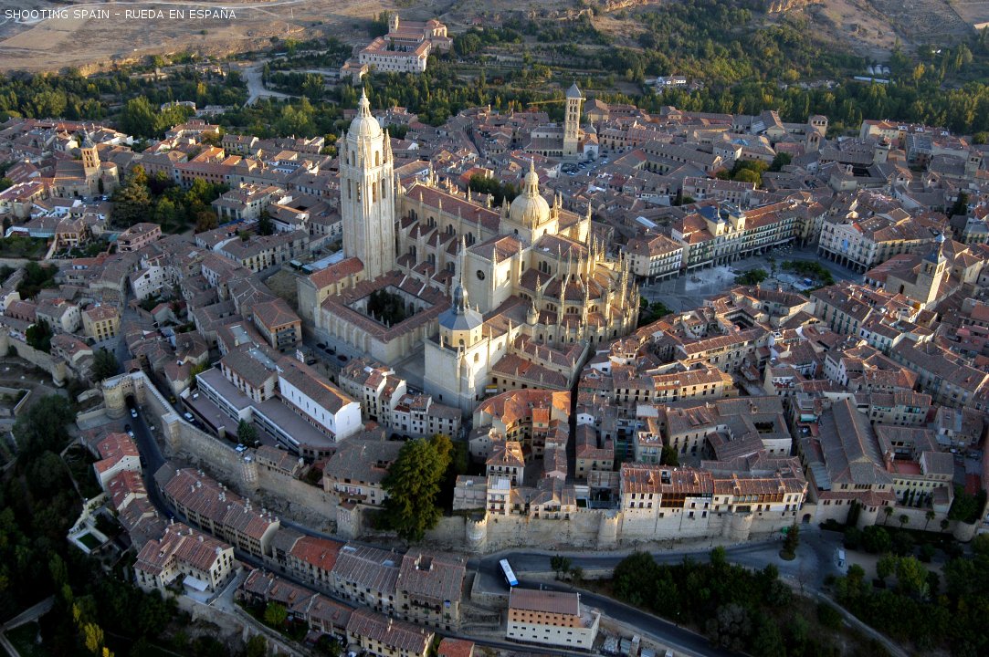 🎬 Localización de la semana

Catedral de Segovia
Segovia, Castilla y León

La Plaza Mayor está enmarcada por los pináculos del ábside de la Catedral, punto de reunión de las cigüeñas. 

shootinginspain.info/es/localizacio…

#RuedaenEspaña #ShootinginSpain 
<a href="/culturacyl/">Cultura Castilla y León</a> 
<a href="/sgfilmoffice/">Segovia Film Office</a>