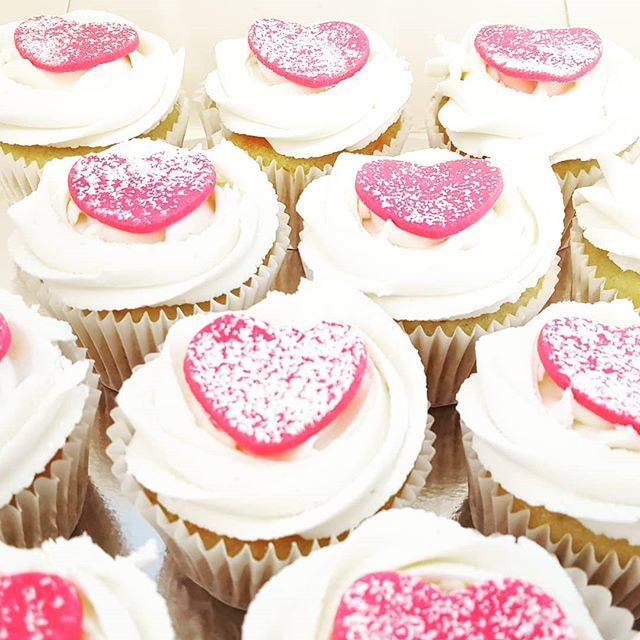 FlosKitchenuk's tweet photo. Some more cute cupcakes ❤❤
https://t.co/I9v4zujQVg 
#vegan #veggie #cake #pretty #colours #hearts #cupcakes #foodiesofinstagram #yummy #sweettreats #northamptonbased #northamptonshire #floskitchen #supportsmallbusiness #shoplocal https://t.co/nQFRKmoCEg https://t.co/5MLOrpji2V
