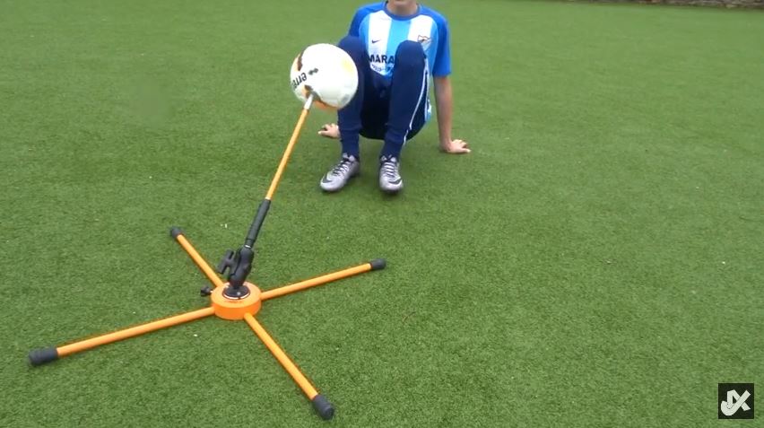 Episode 5 from the JustAverage crew features the team going through two skills that can be learnt by players of all ability levels! Check out the new episode here:
youtube.com/watch?v=FMcGAS…

#undercontroltraining #football #footballfamily