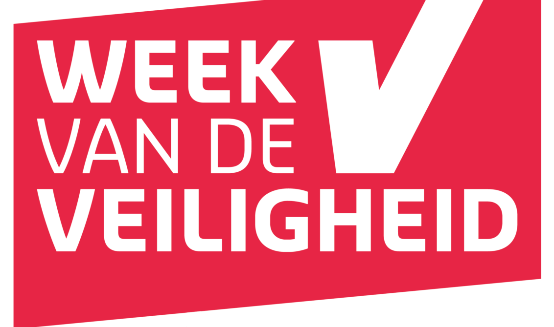 r_ijsselstijn's tweet photo. Week van de veiligheid gestart in @zuidplas! Diverse activiteiten in de dorpen. Vandaag ism @Pol_WveenZuidpl en @HetCCV voorlichting en preventietips geven bij ouderen in #Bethsan #Moerkapelle. Vanavond oa met de brandweer aandacht vragen voor bereikbaarheid #hulpdiensten. #WvdV https://t.co/8JBPQeAAqV