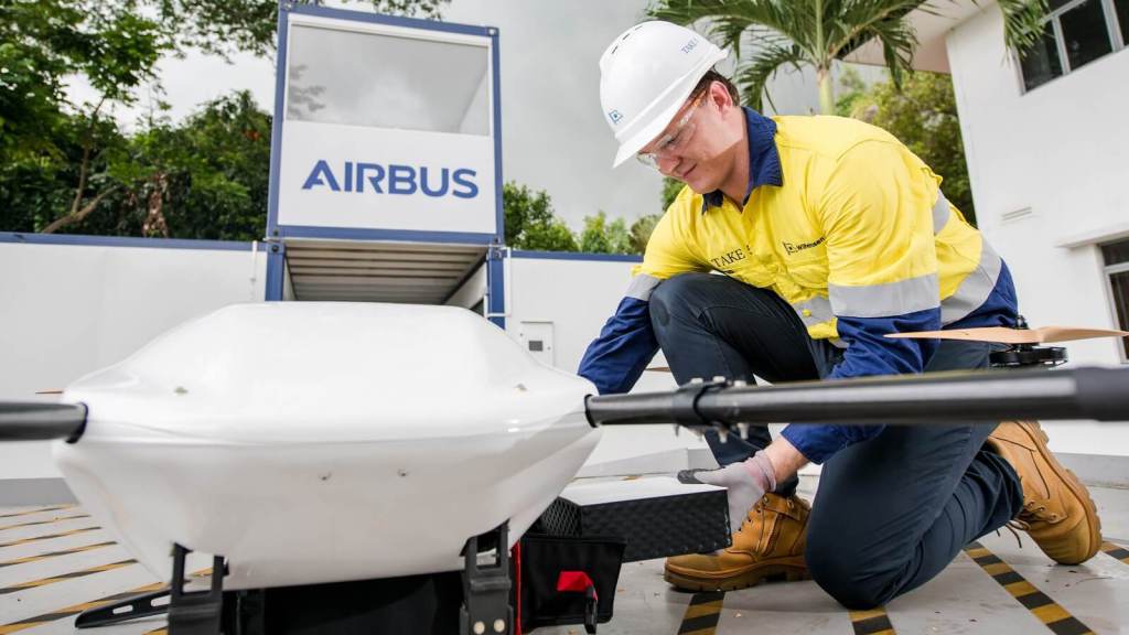 sUASnews's tweet photo. Wilhelmsen’s – Pilot launch in Singapore: Autonomous drone delivery of parcels from shore to ship https://t.co/utmmExDiJT https://t.co/qpARIdHT4y
