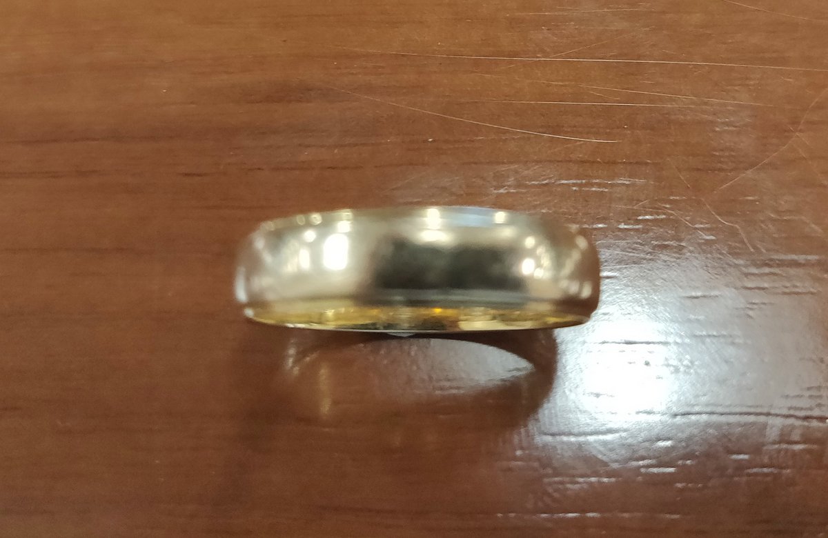 Attention all Peters. If:

1. you're called Peter
2. you wear an engraved gold wedding ring 
3. you were near a SE London tube     station this am, 8th October
4. your  wife's name  begins with R
5. Your ring is not on you

 I  may have something of yours! #lostweddingring #peter