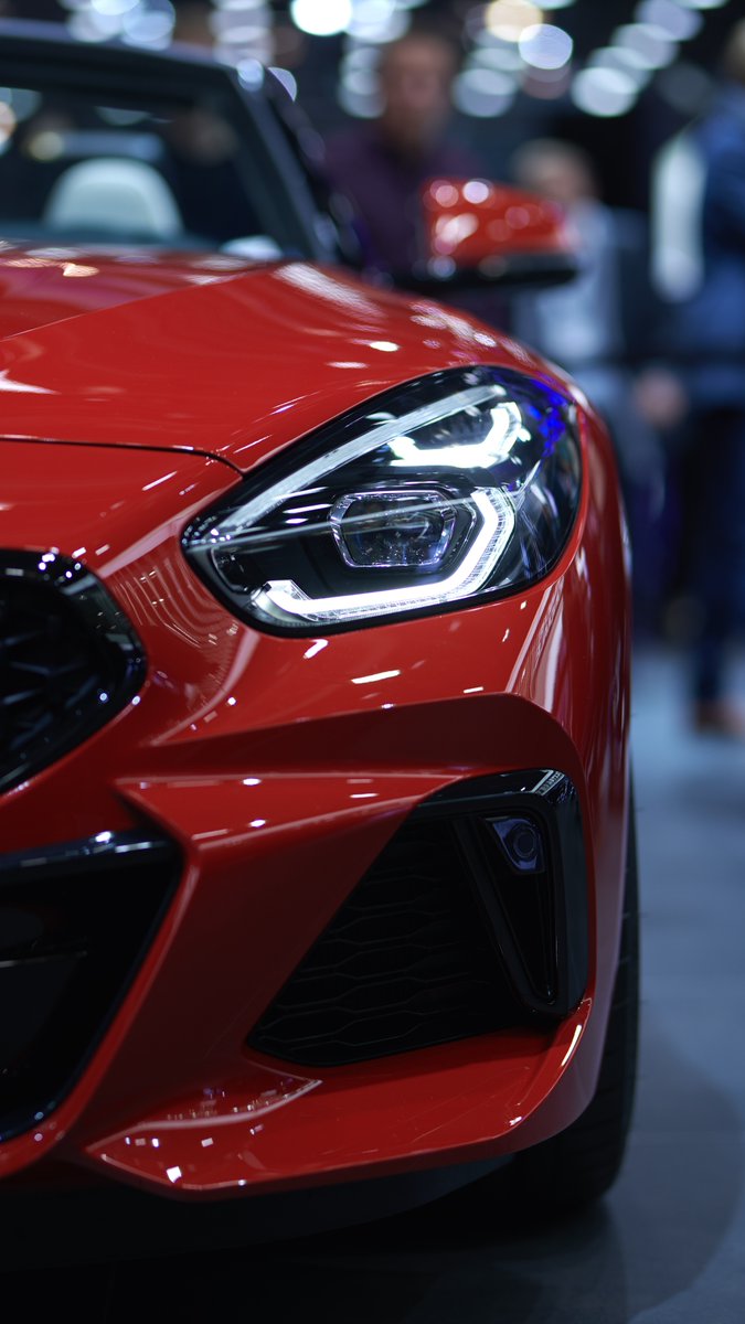 BMWEspana's tweet photo. La elegancia y estilo del #BMWZ4 el centro de todas las miradas en el Auto Show de París. https://t.co/riCWcGFzmd