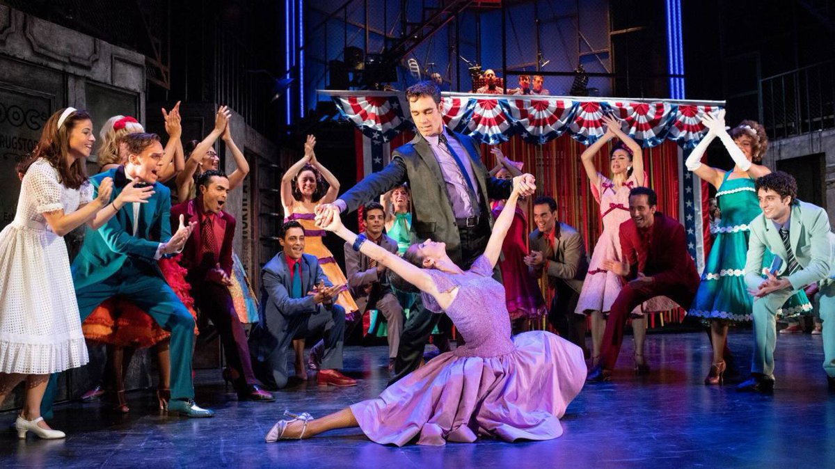 LoDeCultura's tweet photo. 📹 Magistral puesta en escena de 'West Side Story'. Por Andrés Arconada https://t.co/lMfwPdRwID https://t.co/ulBTV7jKGk