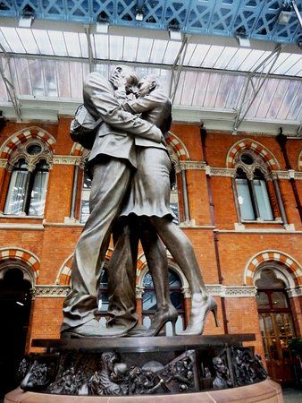 TELC_UK's tweet photo. The Meeting Place is a 9-metre (30 ft) high #statue that stands at the south end of the upper level of St Pancras railway station. It is intended to evoke the romance of travel through the depiction of a couple locked in an amorous embrace. #english #learningenglish #telcuk https://t.co/4PNUJ1lnX0