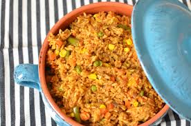 10) D-Day! The teams arrive. The stage is set.  #Ghana prepares their plate of Jollof and present it to the judges. The judges give it a decent score for taste, but think the presentation is a bit simple... #NigeriaVsGhana  #JollofWar