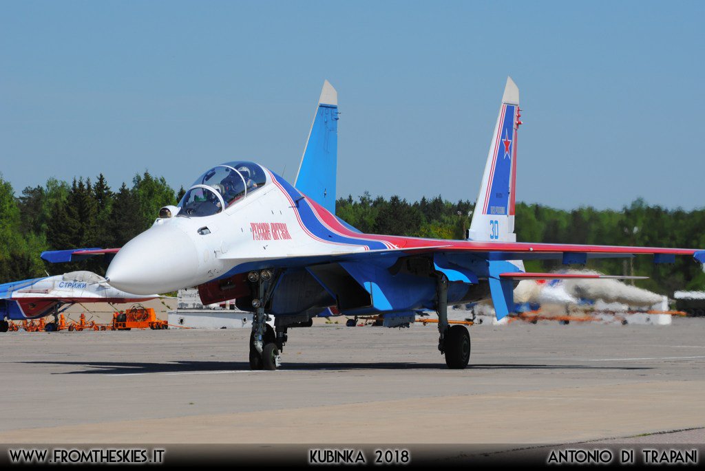 Abbiamo fatto visita al Centro Aeronautico di Kubinka (Russia) in occasione del suo 80° Anniversario.
Per i festeggiamenti si sono esibiti i Russian Knights con i nuovi Su-30SM, gli Swifts con i MiG-29S, Svetlana Kapanina con il… fromtheskies.it/80-anniversari…