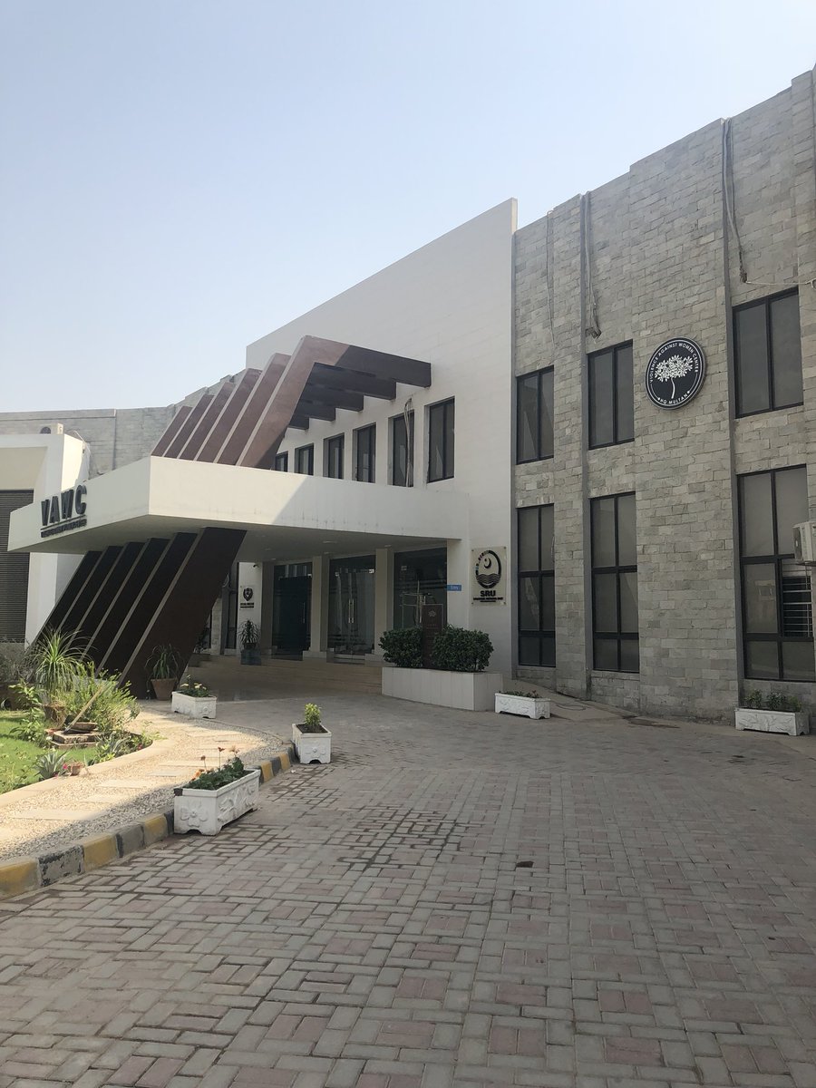 nighatdad's tweet photo. Met prosecutor dealing with Qandeel’s case at VAWC Multan. Will post about detailed update shortly. Also what a wonderful VAW centre which unfortunately hasn’t been operational for the last 4 months. #QandeelBaloch @sfarrukhsh https://t.co/lGFzI4A7Pi