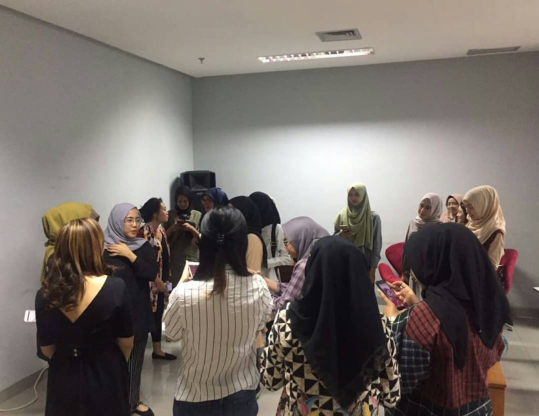 writingtable's tweet photo. Teman-teman yang bergabung di kelas "Personal Branding for Make-up Artist" hari ini. Terima kasih semuanya! :) https://t.co/OnayMJP3DA