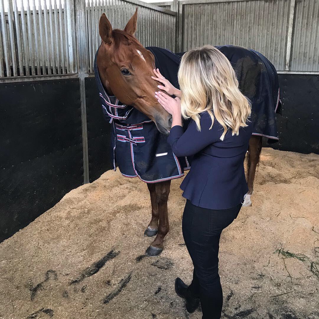 caty_price's tweet image. On Saturday this guy will race for a lazy 13 mil.. so figured he deserved a lucky cuddle.. 😜 #vegamagic #theeverest⁠ ⁠ #racing