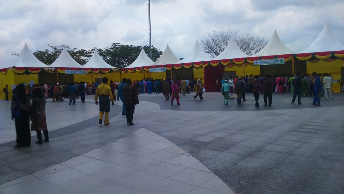Wiwiet_Novita's tweet photo. Acara Bursa inovasi desa kabupaten siak juga peduli dengan bencana alam di palu, donggola dan sigi
#BIDSiak 
#TPPIRiau 
@EkoSandjojo 
@jokowi 
@taufikmadjid71 
@fachrilabalado 
@arwani_p3md 
@DodiShawana 
@adi_turyanto https://t.co/LLJe0IAokw