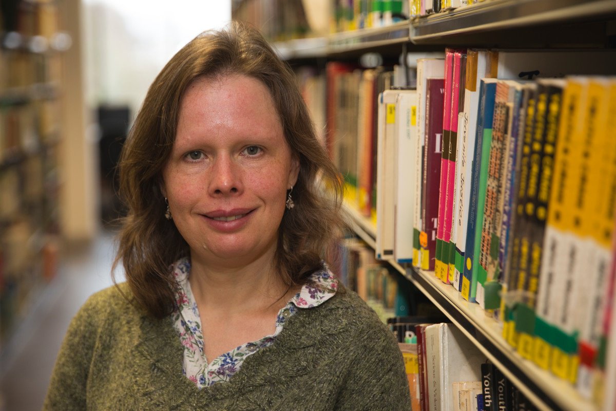 UniSouthWales's tweet image. At the start of #LibrariesWeek, we'd like to say a huge thank you to our amazing @uswlibrary  staff here at USW ❤️ Don't forget, your Faculty Librarian can help you to search for books, journal articles &amp;amp; information to support your essays socsi.in/klgLv #superstars 💐