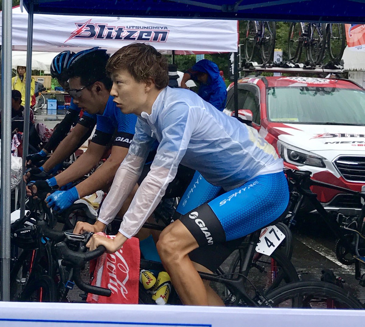 ナンシー鈴木 レース後の シマノレーシング 湊諒 木村圭佑 中田拓也 野寺秀徳 監督 入部正太朗 黒枝咲哉 小山貴大 優勝には届きませんでしたが 中盤の集団コントロールから最終盤の追走 と終始積極的にレースを展開した シマノボーイズ 後半のuci