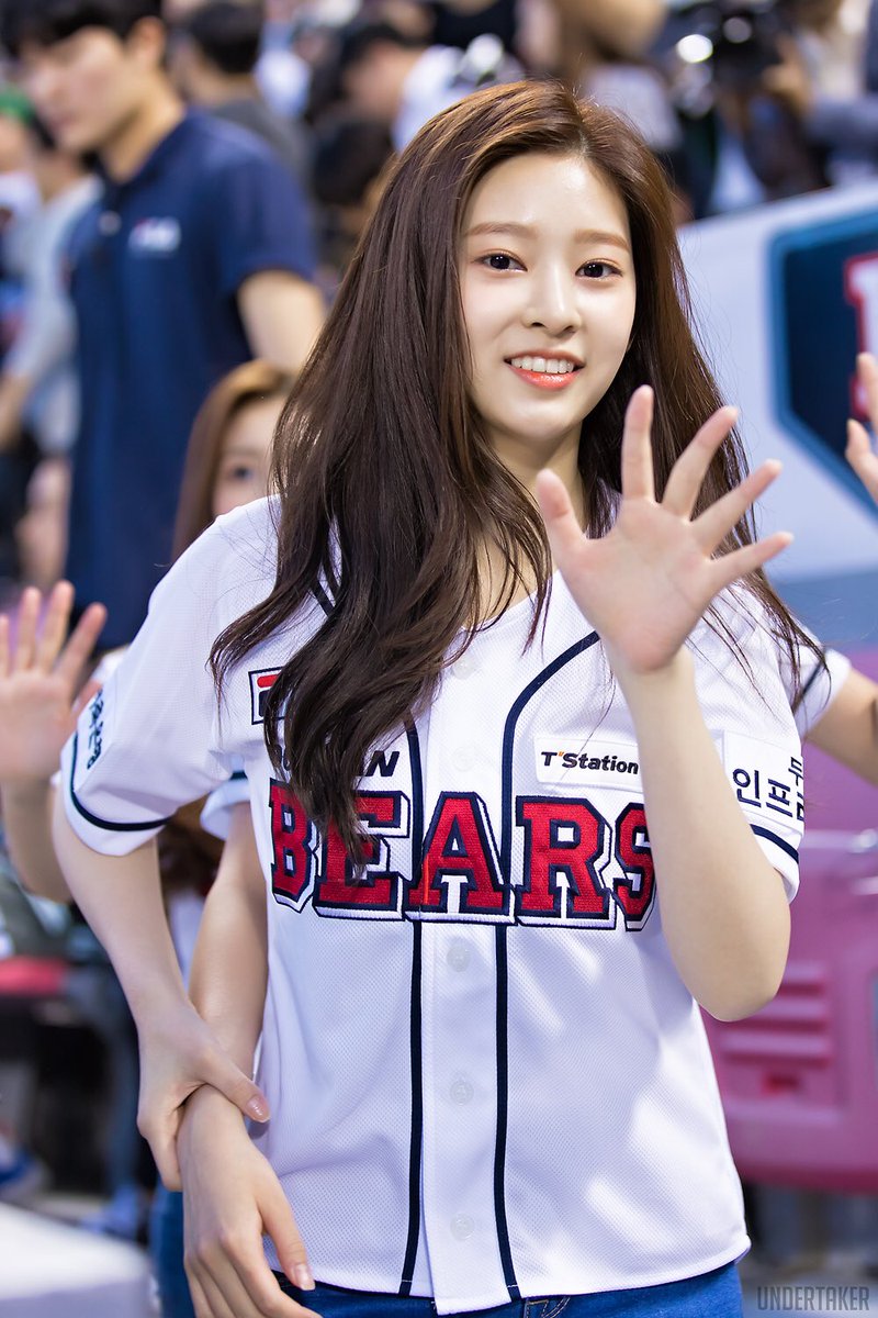 THANOS_ONE's tweet photo. IZONE X DOOSAN BEARS
아이즈원( アイズワン )
두산베어스 시구 및 단상 공연
#김민주 #キム・ミンジュ #아이즈원 #시구 #アイズワン #IZONE #두산베어스 #DOOSAN #내가찍음 #야구장 #basebell #KIMMINJU https://t.co/KnjdcuNBCp