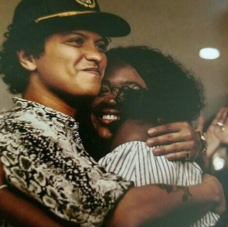 unorthojukebox's tweet photo. um anjinho carinhoso de verdade 
#HappyBirthdayBrunoMars https://t.co/FLYn58fUpl