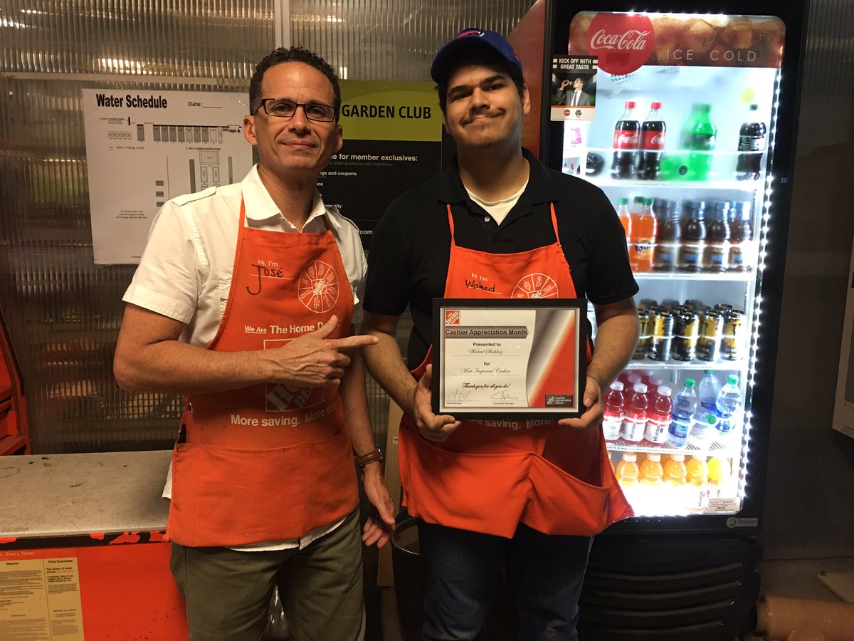 terryfreeman57's tweet photo. 8551 Head Cashier Jose giving Walheed “Most Improved Cashier” award. Way to go Walheed!!! https://t.co/maiBFl7QRn