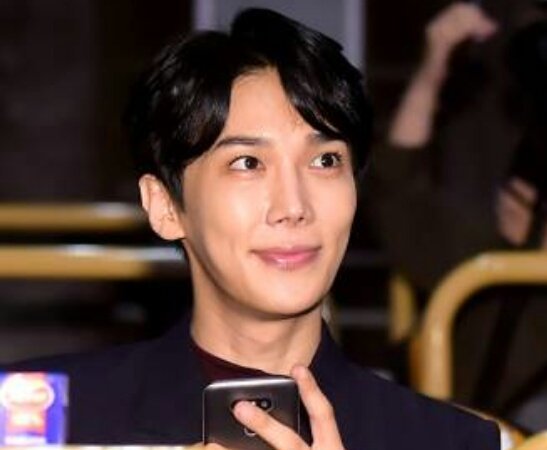 [Trans 💚]

Park JungMin 'still a handsome pretty boy idol'

on 8th, SS501's Park JungMin attends showcase at Ilji Art Hall in Cheongdam-dong, Seoul on the release of the new album of the group (ALPHABAT)

- naver.me/5HFEeMuo

#벅정민