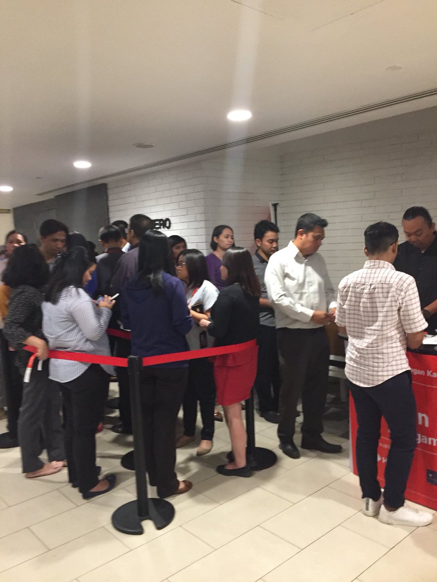 mizuka2011's tweet image. Yeay #kejutan1poin datang lagi, Free kopi &amp;amp; makanan #pepenerobakery #wtc2 ,#kkhsbc #ternyatabisa 😍