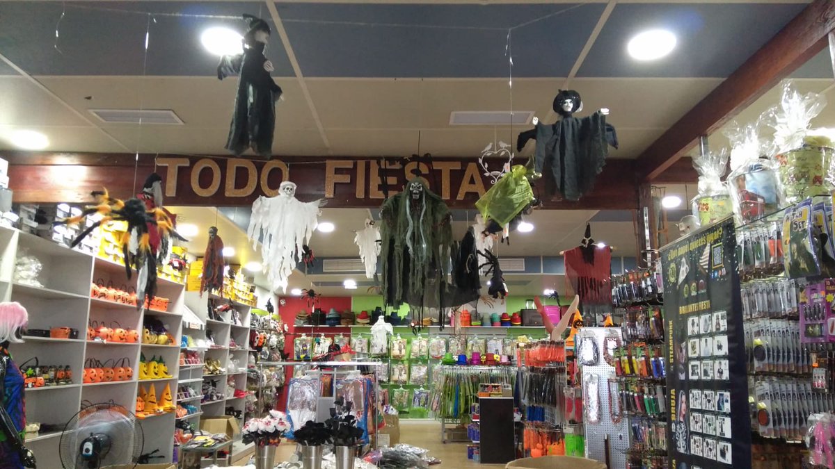 HiperHongTai's tweet photo. Nuestra sección de #Halloween 🎃 va tomando forma. Prepárate para una noche terrorífica con los mejores complementos al mejor precio. Solo en #HiperCasa.

#CordobaEsp https://t.co/buh6fQymqP