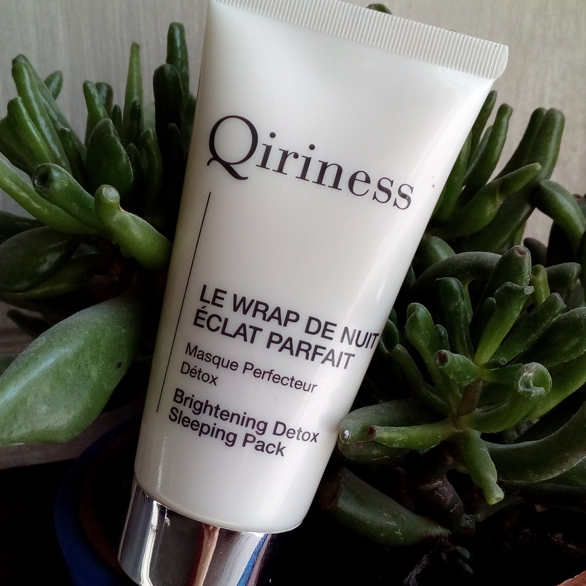 MissBeautests's tweet photo. Très contente du masque de nuit Wrap de nuit Éclat Parfait de Qiriness, c'est un produit agréable à utiliser et qui tient ses promesses sur ma peau mixte. Le matin, elle est fraîche et reposée #beauteaddict #qiriness #lestesteuseslewrapdenuit https://t.co/FcL5sIv6gE