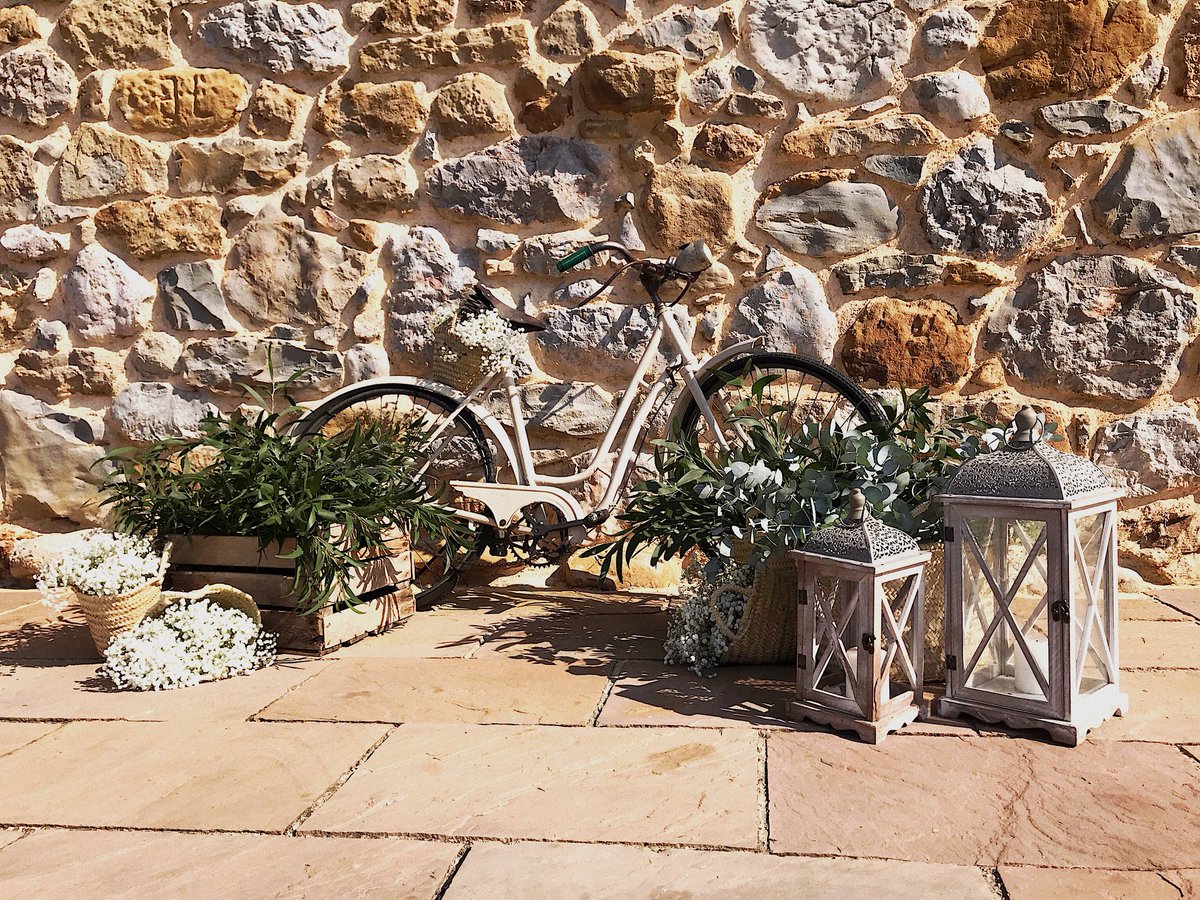 flores_tabatha's tweet photo. •MONDAY•
.
.
.
#florestabatha#work#wedding
#details#flowers#flowerpower
#dontstop#bridal#boda#trabajo
#detalles#design#novios#novio
#novia#restaurante#asturias
#spain#españa https://t.co/2WaBkr8XSK