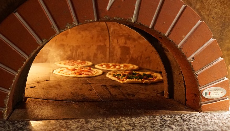 adoreremo1's tweet photo. Our oven is ready to start the #NewWeek. If you need #MondayMotivation , visit us at #Strand #FleetStreet and order some of our wonderful pizzas. Make your Booking Now https://t.co/fcMmrF3r2Q https://t.co/FBbyUiOGGc