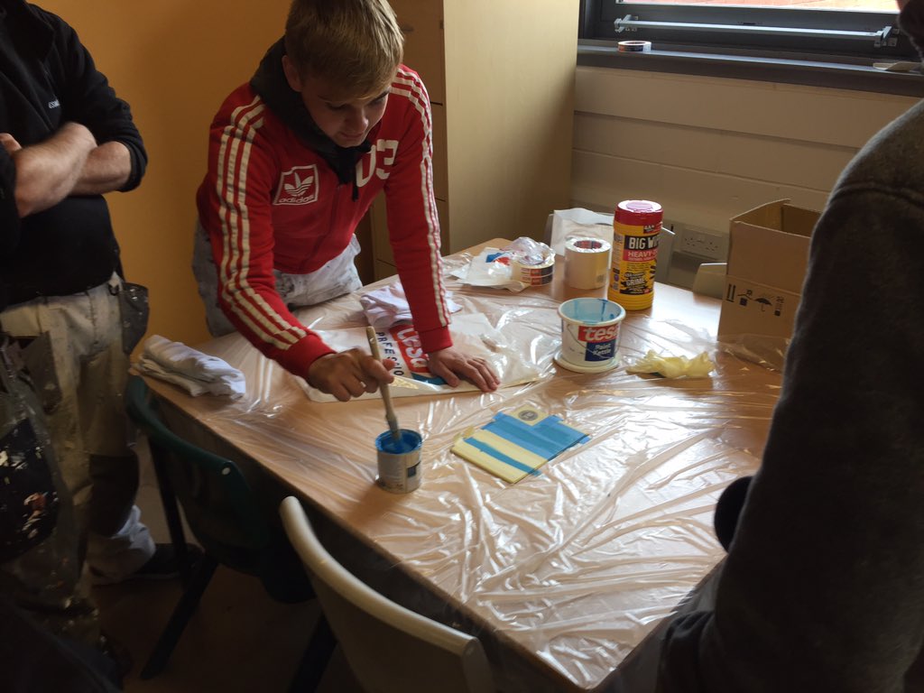 HCCTraining's tweet photo. Practical demonstrations with @tesaUK_tape @Brewerspaints for our level 2 painting and decorating apprentices #paintinganddecorating #straightlines https://t.co/rtkao6tYwu