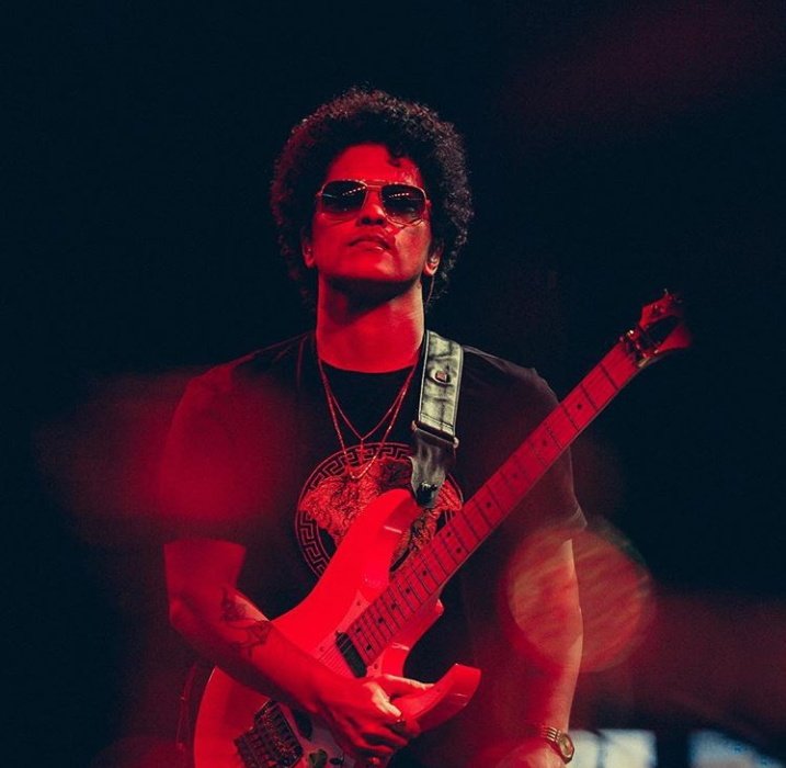 marstockholm's tweet photo. Feliz aniversário pro homem mais incrível que eu ja conheci, muito orgulho do cantor que você se tornou. Obrigada por ser a  melhor parte da minha vida!!!!! te amo neném ❤#HappyBirthdayBrunoMars https://t.co/iSdo3Hay4j