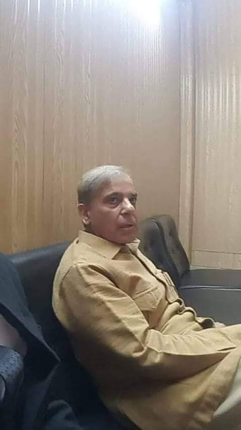 ShowbizAndNewz's tweet image. #ShehbazSharif in NAB court

#AccountabilityCourt
#AccountabilityForAll #ShehbazSharif #ShahbazSharifArrested