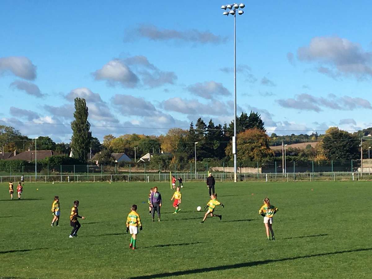 CorkGDAPatSprat's tweet photo. 240 u10 footballers playing in sunny @carrigoon today final #monsterblitz of the season well done to all coaches great work being done. Big thanks to @CorkGDACCrowley @CorkGAACoaching @RebelOg_ @AvondhuGAA @DuhallowGAA @OfficialCorkGAA https://t.co/is2qZ9Tqet